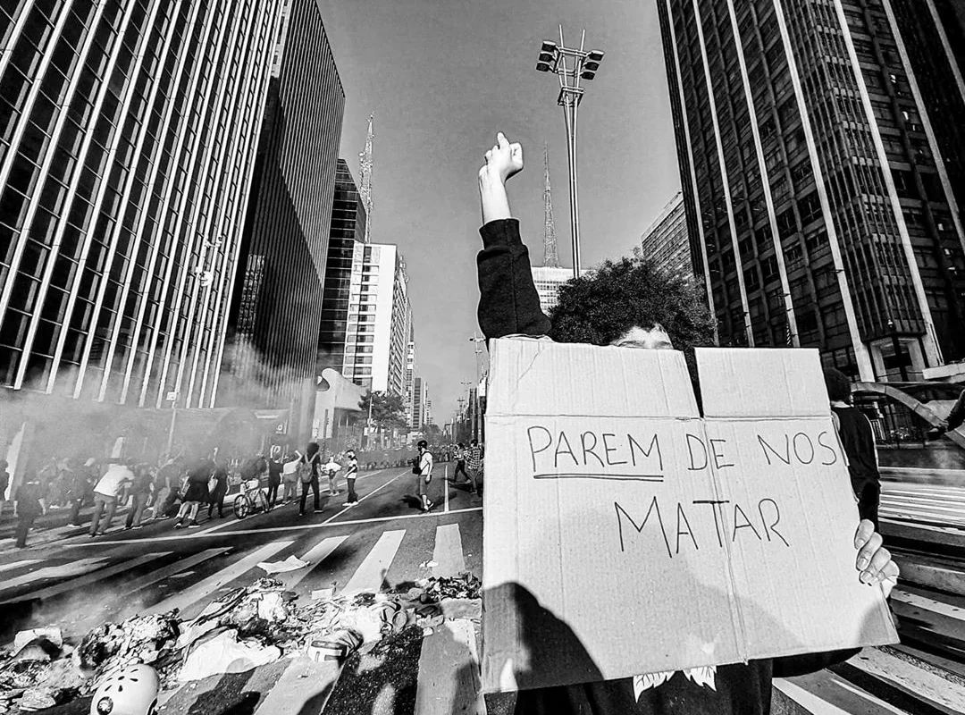 Espelho, espelho meu! O lugar dos brancos na luta antirracista