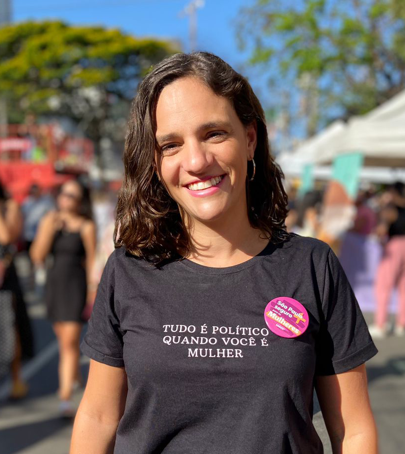 Marina Helou com camiseta 'Tudo é político quando você é mulher'